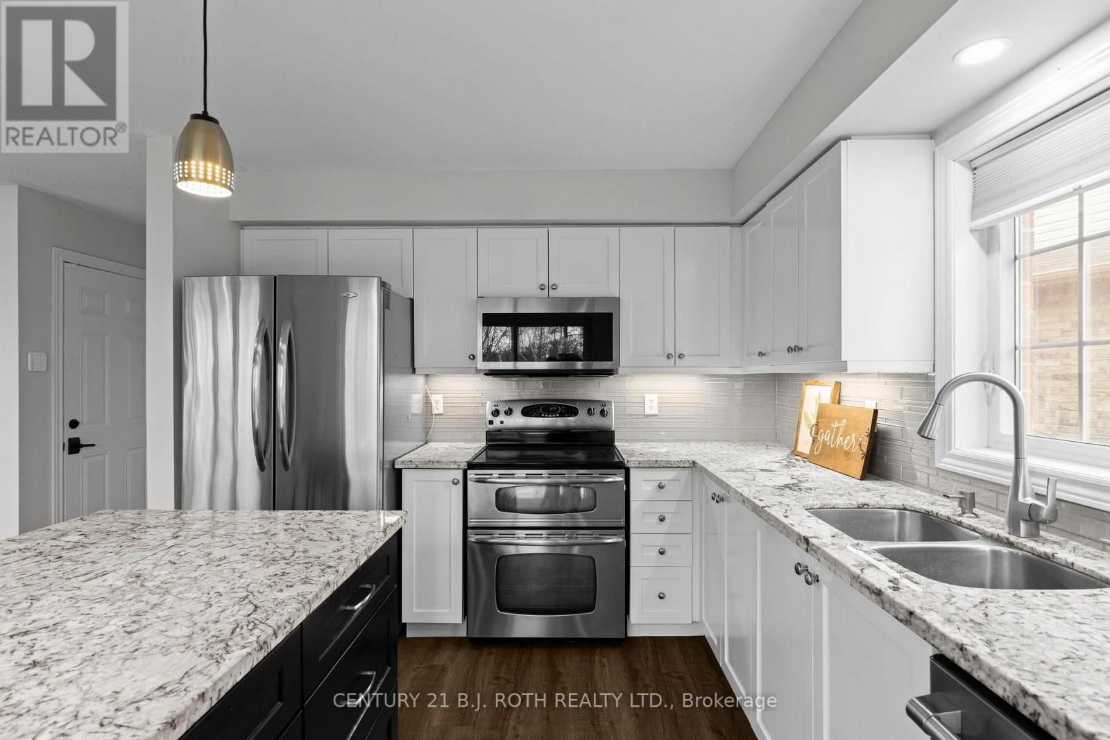 30 MEGAN CRESCENT Image 8