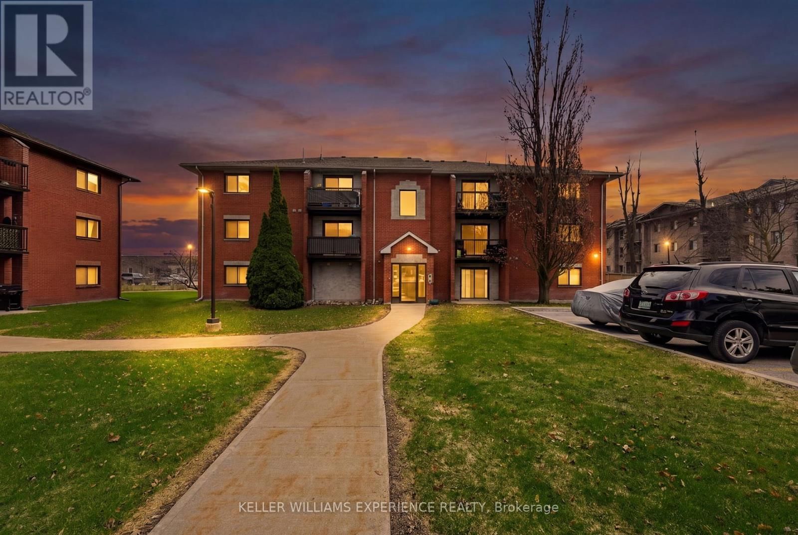 C4 - 183 EDGEHILL DRIVE Image 2