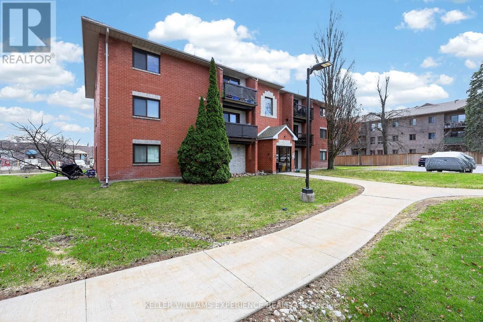 C4 - 183 EDGEHILL DRIVE Image 3