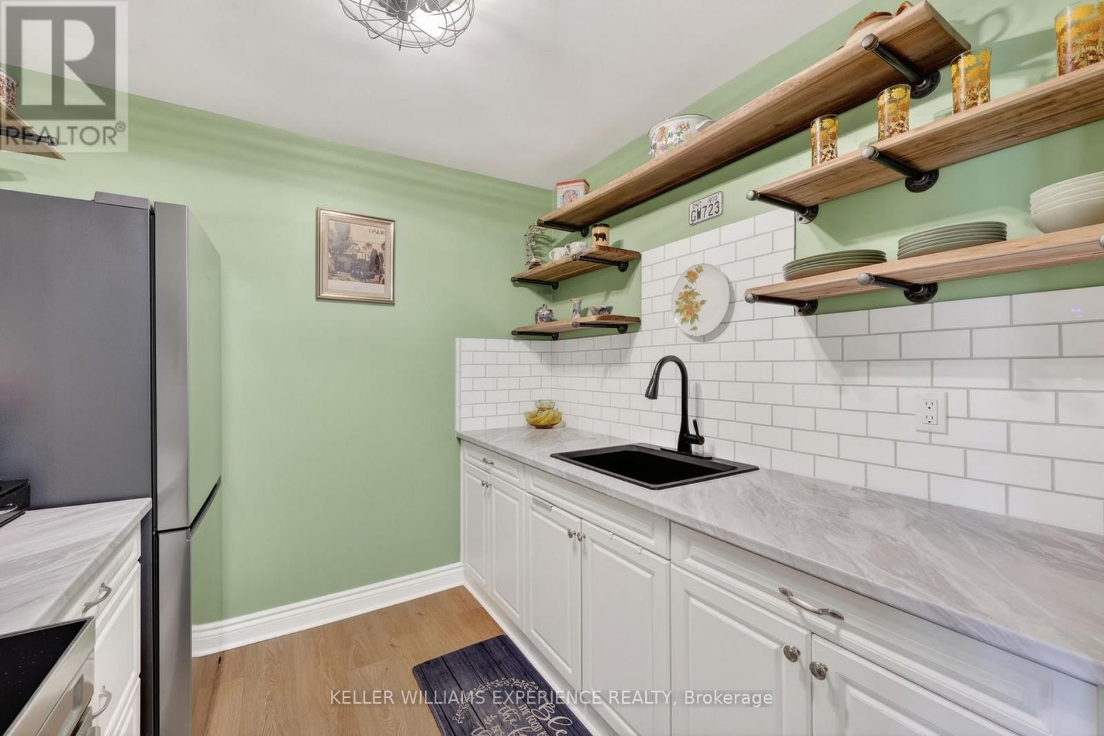 C4 - 183 EDGEHILL DRIVE Image 8