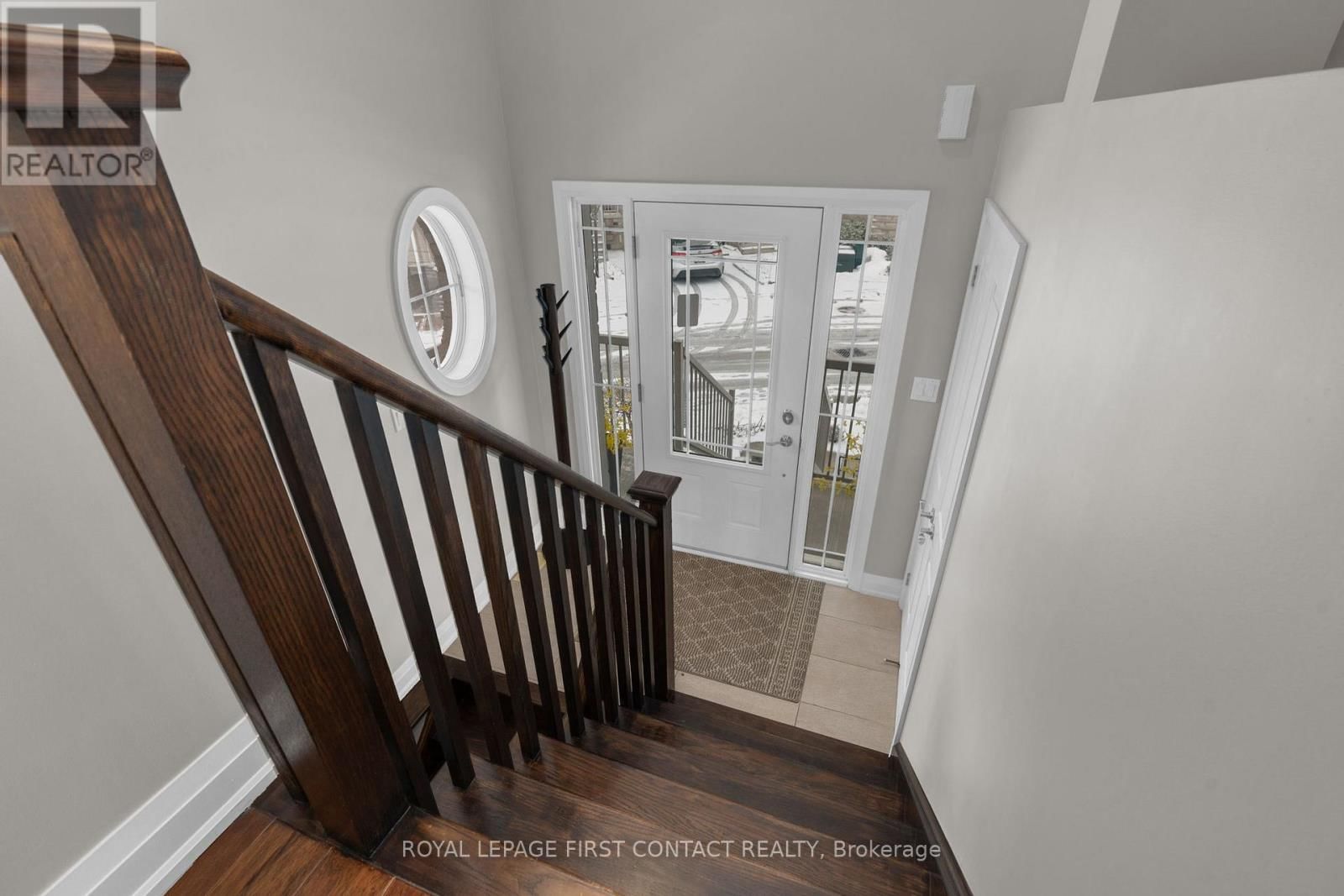 21 - 376 BLAKE STREET Image 3