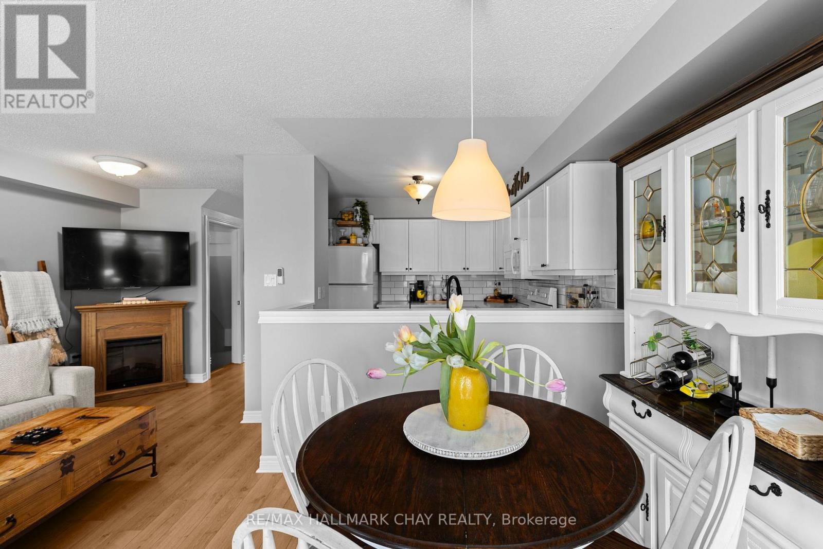 38 - 430 MAPLEVIEW DRIVE EAST Image 8