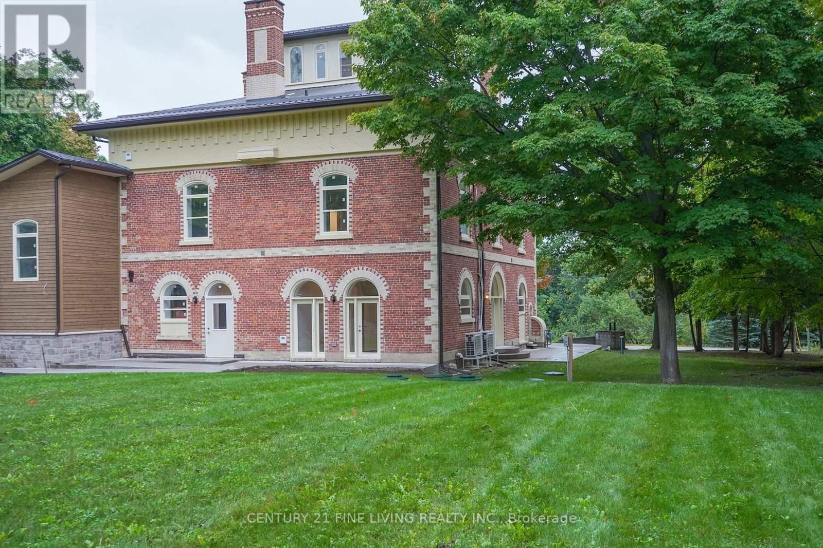 201 - 1614 RIDGE ROAD EAST Image 18