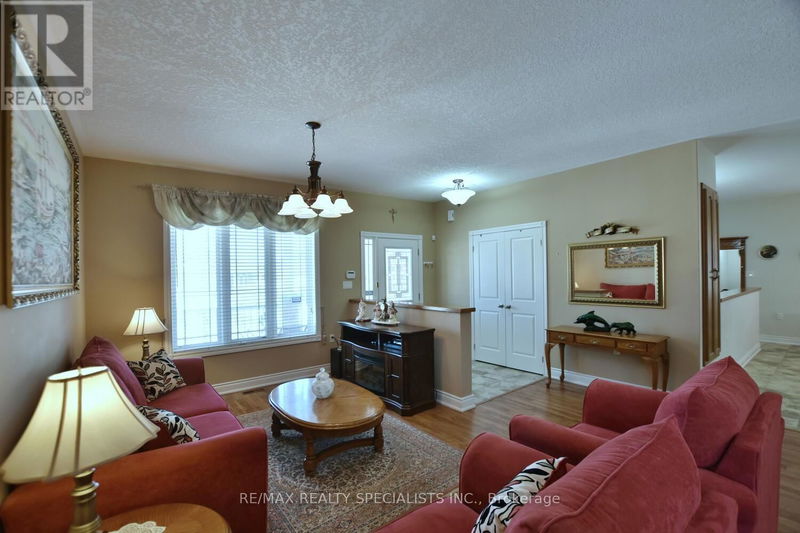 37 Tona Trail  Wasaga Beach, L9Z0A5 | Image 7