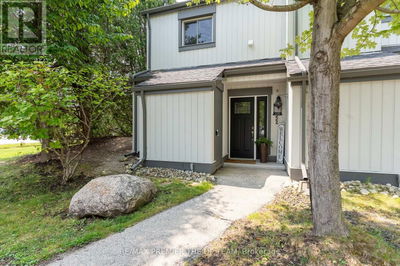 452 Oxbow Crescent  Collingwood, L9Y5B4 | Image 1