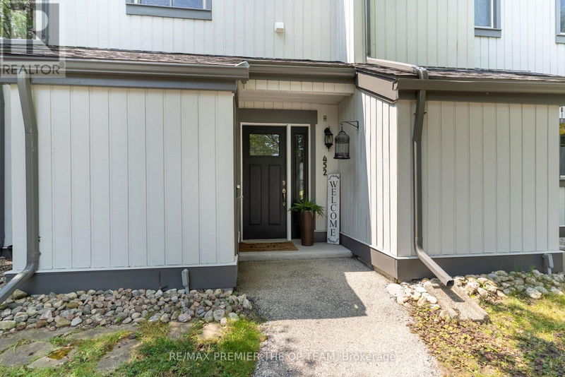 452 Oxbow Crescent  Collingwood, L9Y5B4 | Image 2