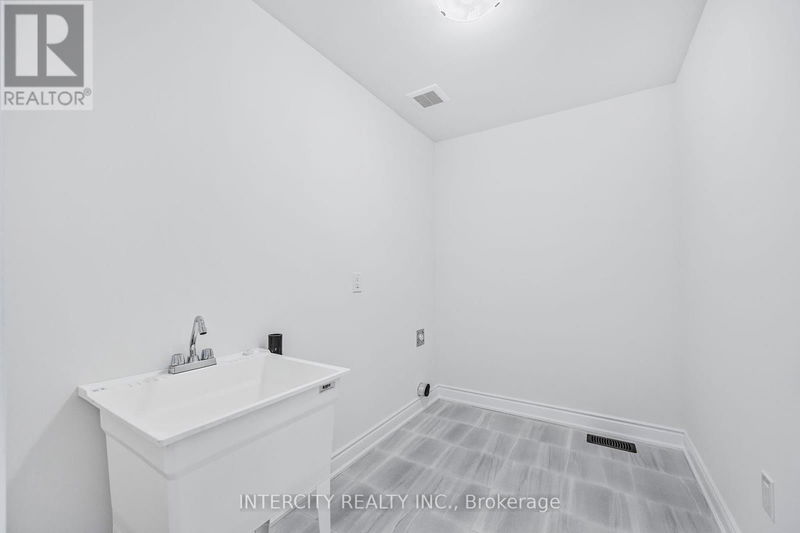 17 Mission Street  Wasaga Beach, L9Z0L8 | Image 24