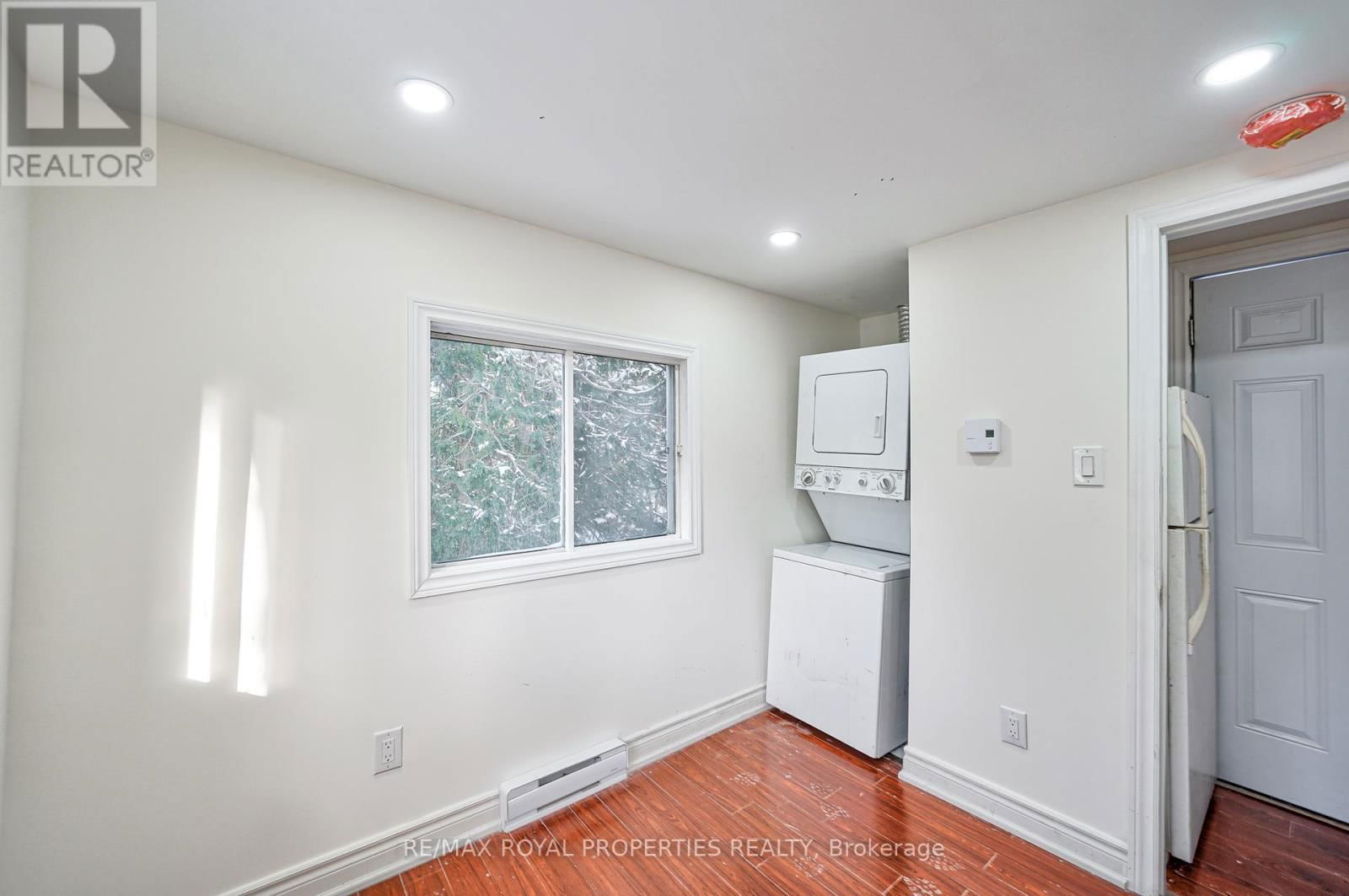 8144 LAIDLAW AVENUE Image 37