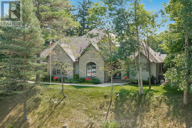 1 Bunker Place  Oro-Medonte (Horseshoe Valley), L0L2L0 | Image 1