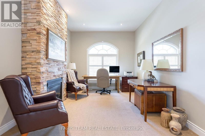 1 Bunker Place  Oro-Medonte (Horseshoe Valley), L0L2L0 | Image 12