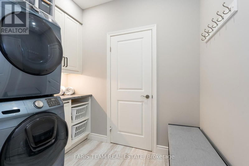 1 Bunker Place  Oro-Medonte (Horseshoe Valley), L0L2L0 | Image 20