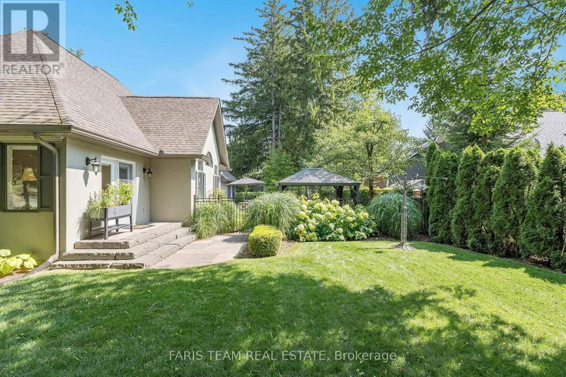 1 Bunker Place  Oro-Medonte (Horseshoe Valley), L0L2L0 | Image 24