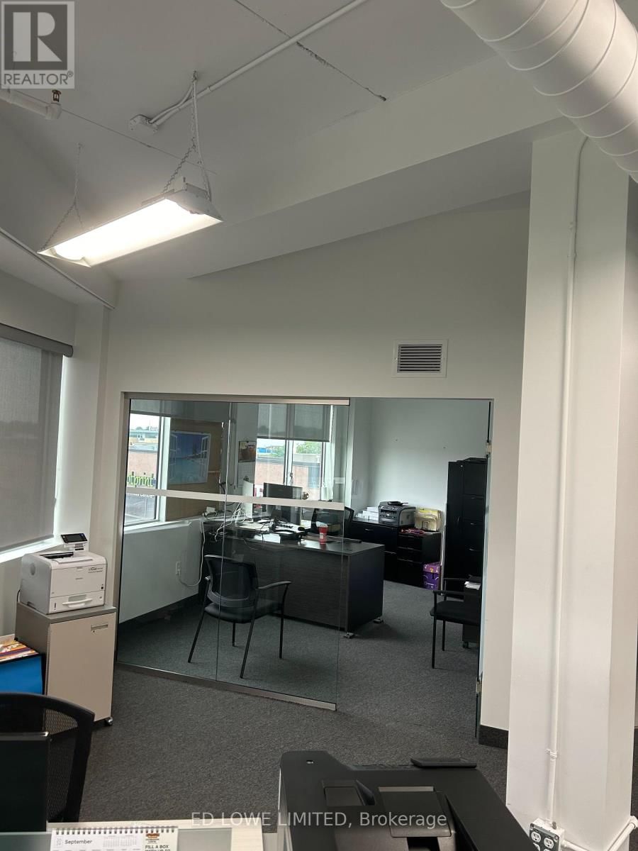 #200 - 222 MAPLEVIEW DRIVE WEST Image 23