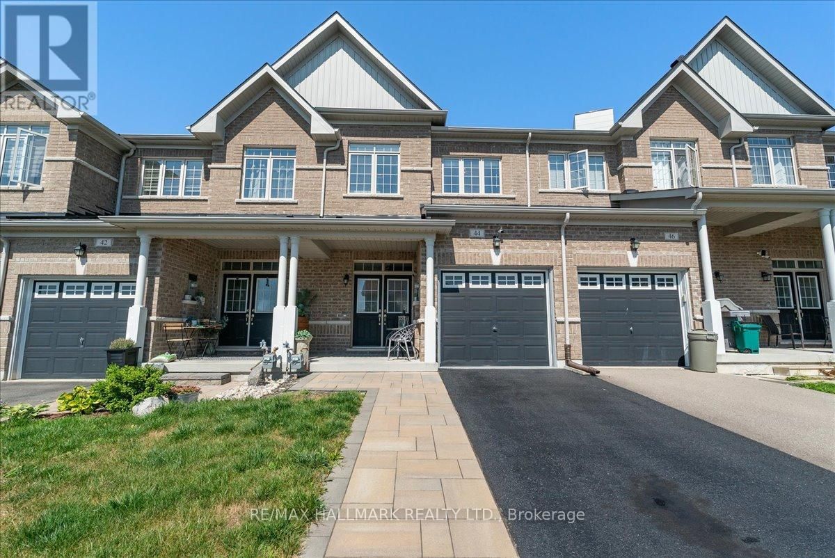 44 SNELGROVE CRESCENT Image 1