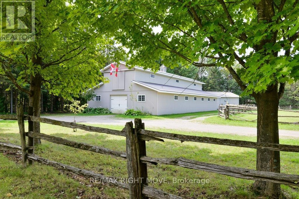 1390 WARMINSTER SIDEROAD Image 32