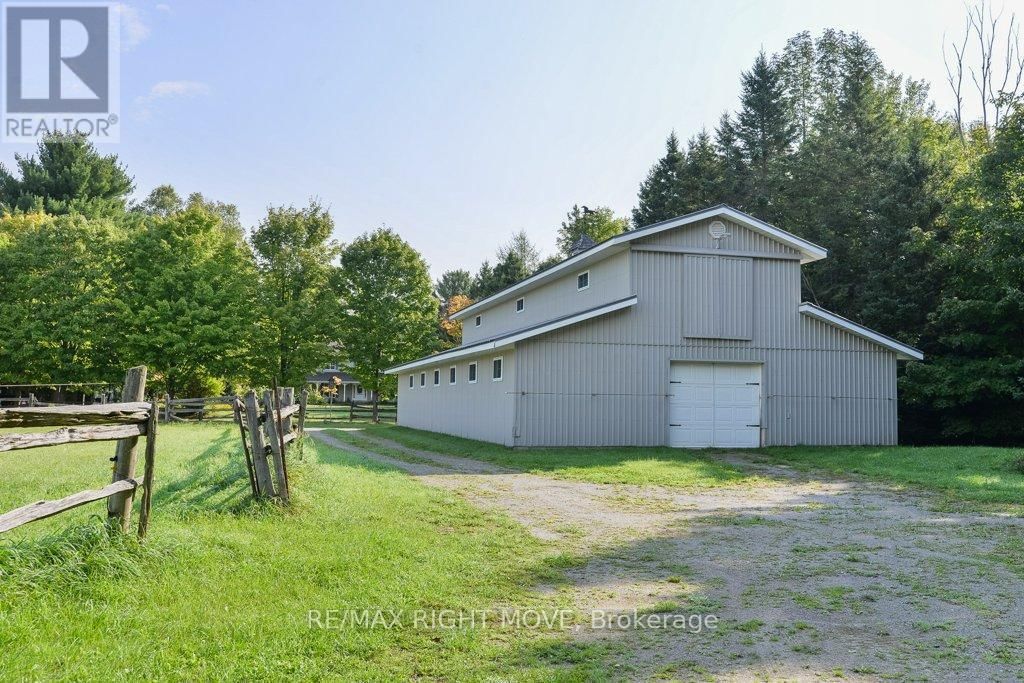 1390 WARMINSTER SIDEROAD Image 34