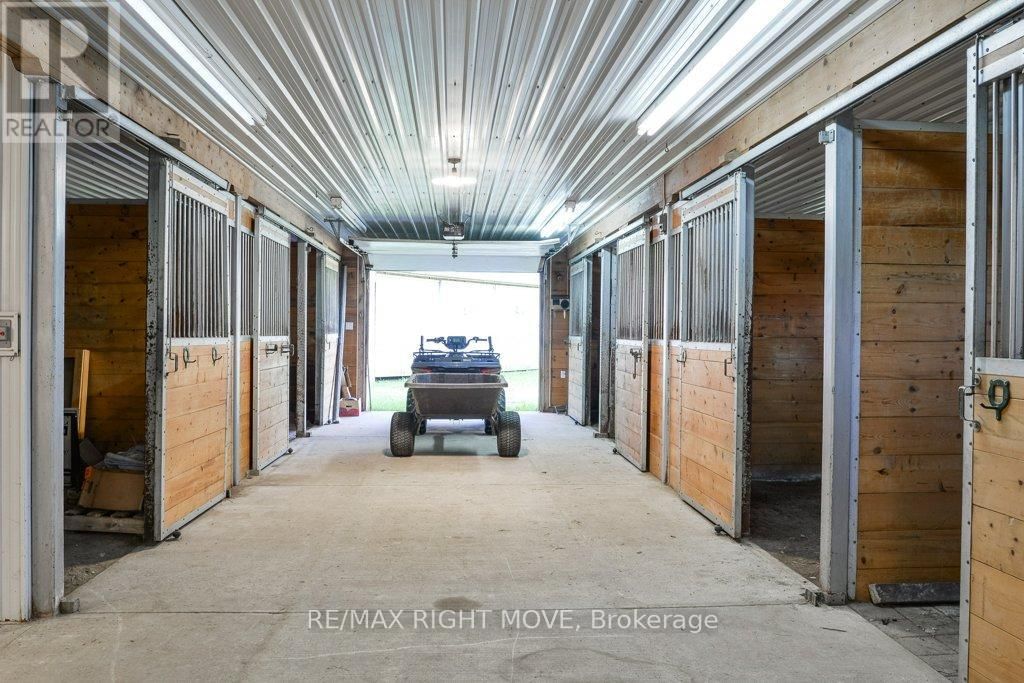 1390 WARMINSTER SIDEROAD Image 35