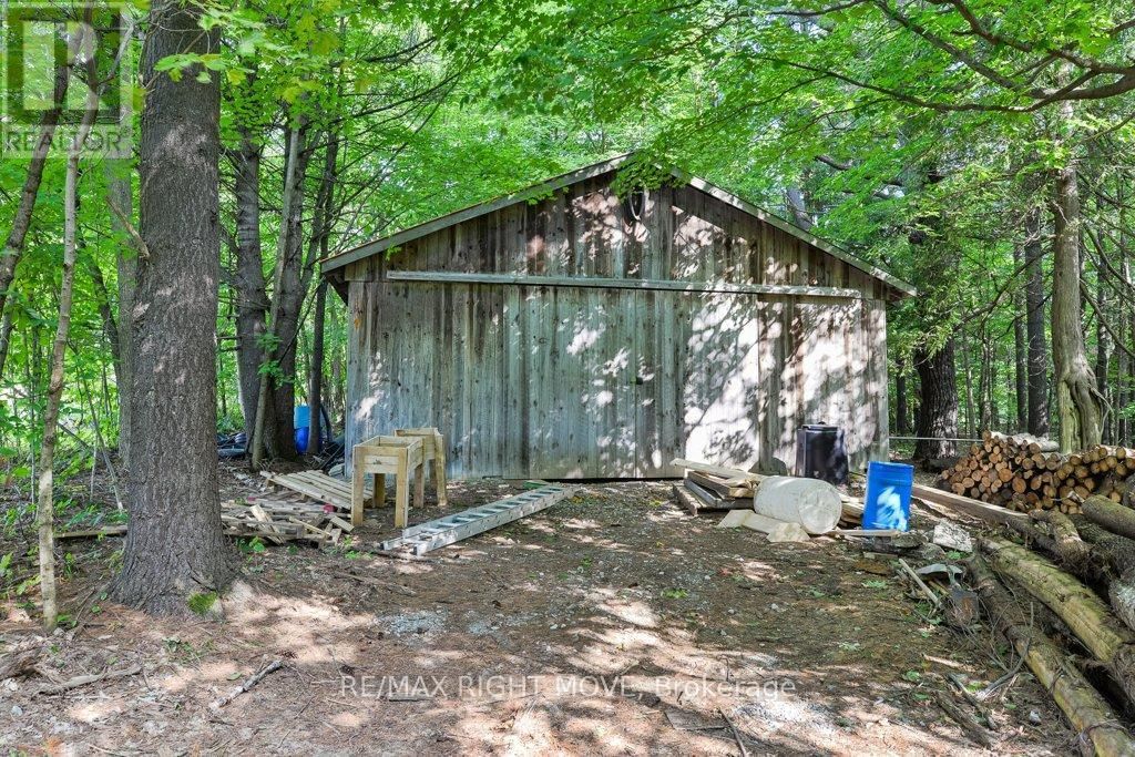 1390 WARMINSTER SIDEROAD Image 38