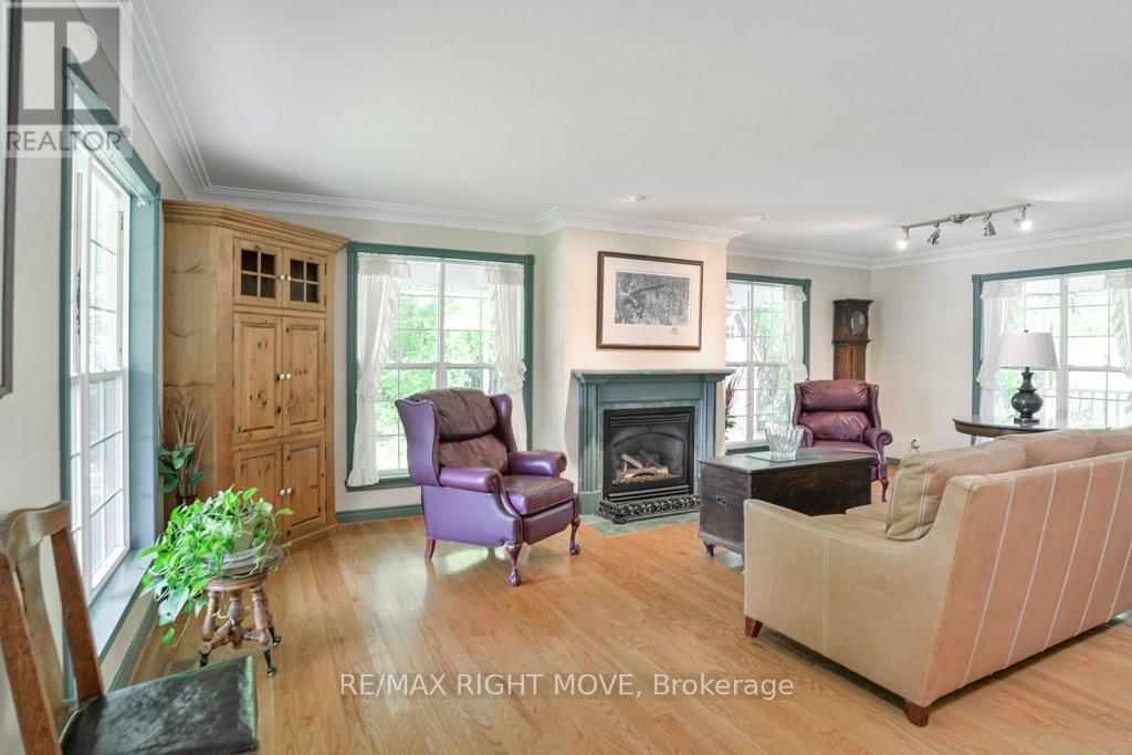 1390 WARMINSTER SIDEROAD Image 9