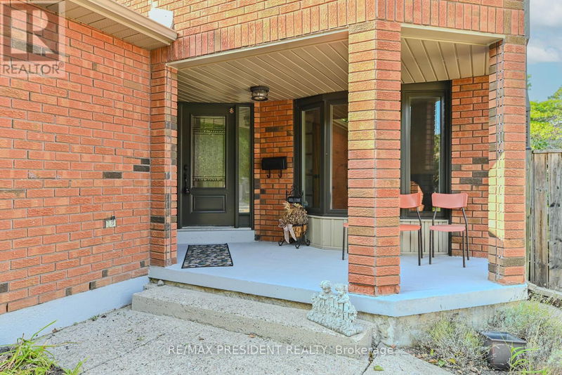 112 Browning Trail  Barrie (Letitia Heights), L4N6R3 | Image 3