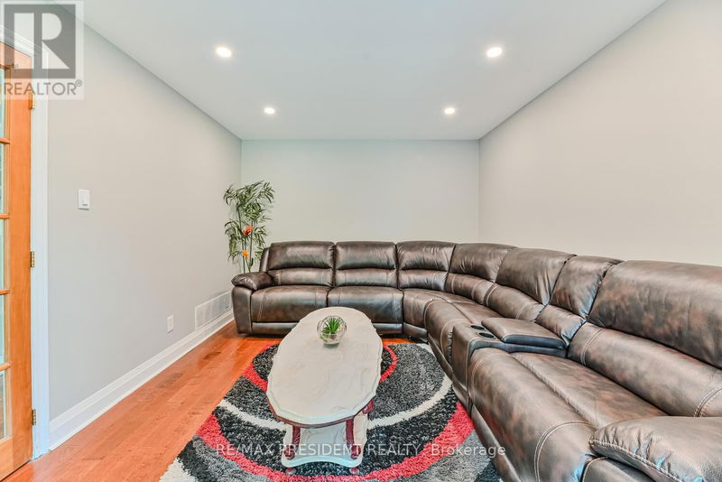 112 Browning Trail  Barrie (Letitia Heights), L4N6R3 | Image 6