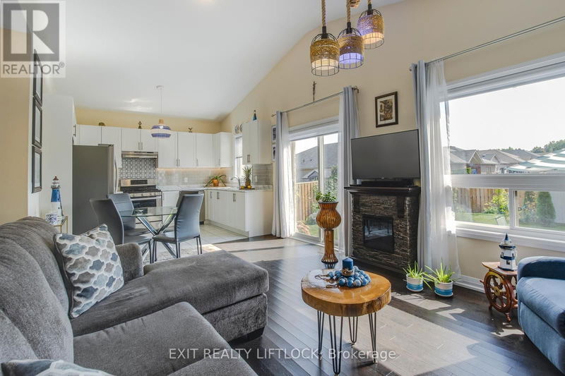 8 Beausoleil Drive  Penetanguishene, L9M0V8 | Image 12