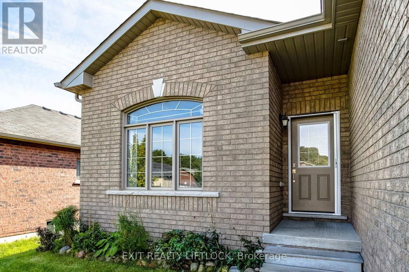 8 Beausoleil Drive  Penetanguishene, L9M0V8 | Image 2