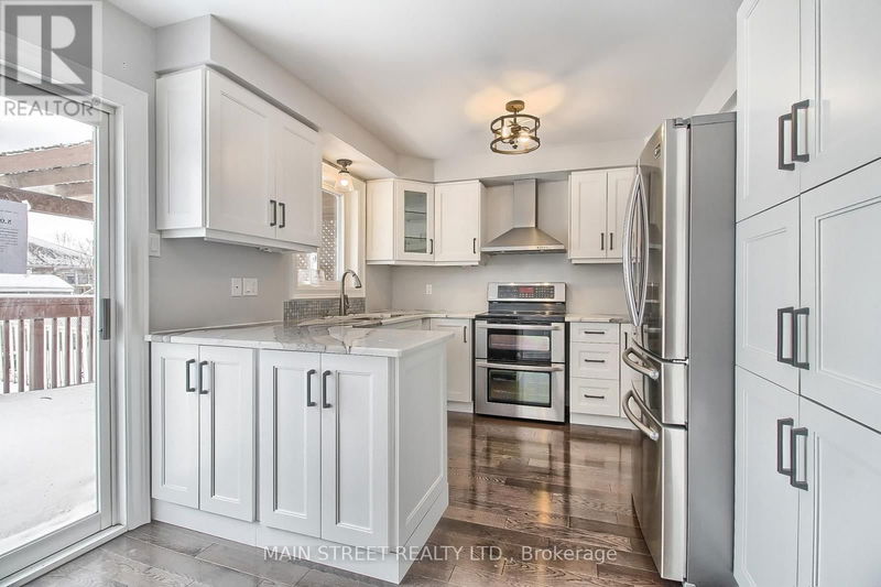 128 Emms Drive  Barrie (Holly), L4N8H7 | Image 11