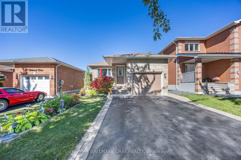 16 Butternut Drive  Barrie (Holly), L4N0E2 | Image 1