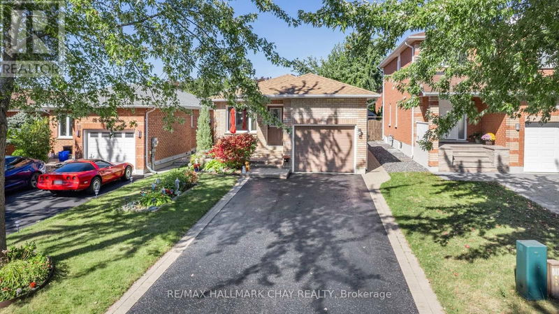 16 Butternut Drive  Barrie (Holly), L4N0E2 | Image 2