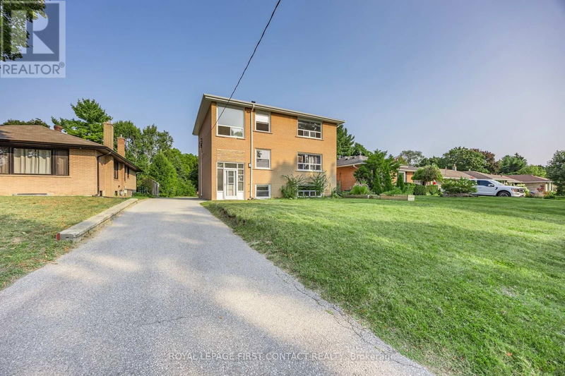 137 Vancouver Street  Barrie (Codrington), L4M4M5 | Image 2