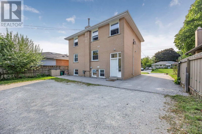 137 Vancouver Street  Barrie (Codrington), L4M4M5 | Image 3