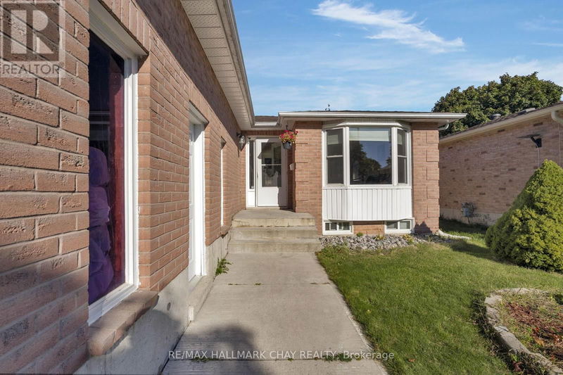 24 MCVEIGH Drive  Barrie (West Bayfield), L4N7E2 | Image 4