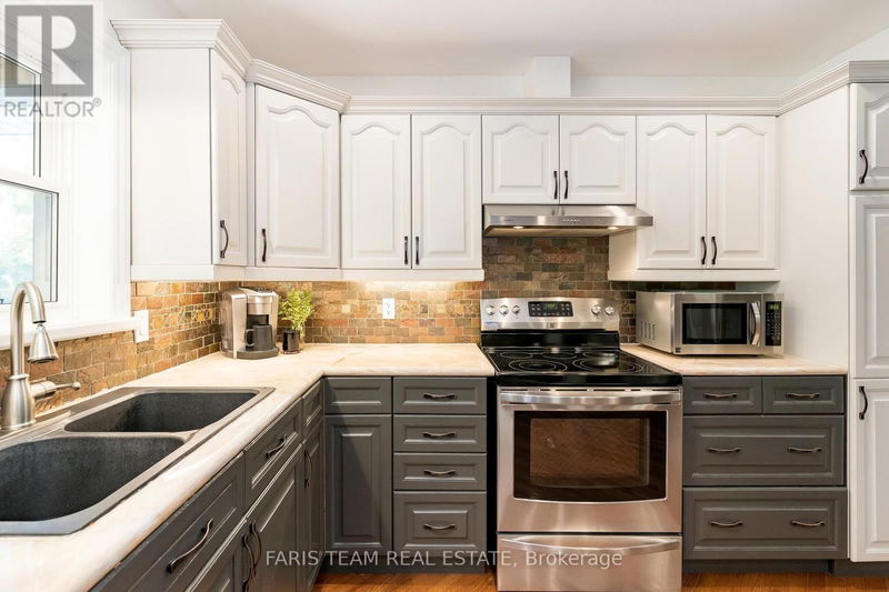 7955 Park Lane Crescent  Ramara, L0K2B0 | Image 2