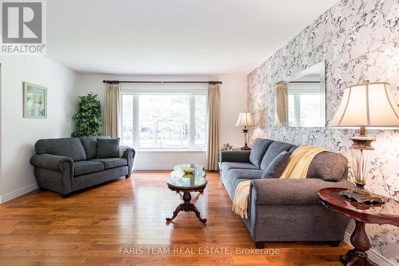 7955 Park Lane Crescent  Ramara, L0K2B0 | Image 5