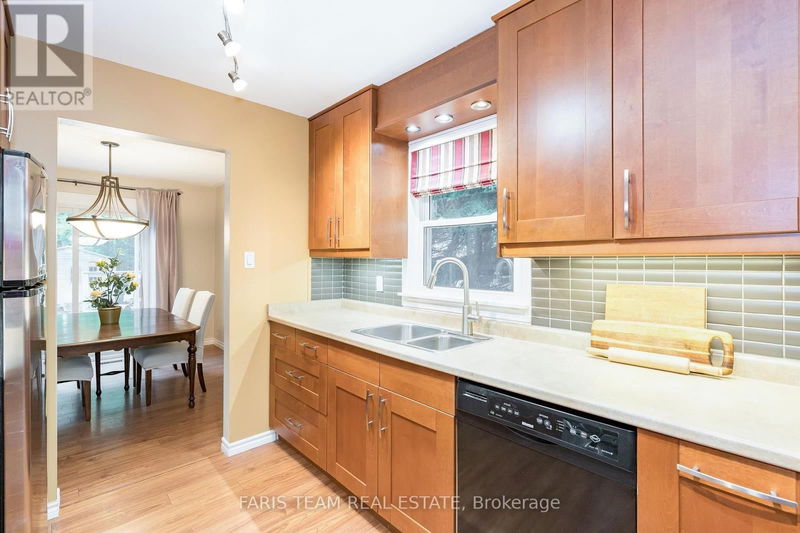 173 Toronto Street  Barrie (Queen's Park), L4N1V6 | Image 4