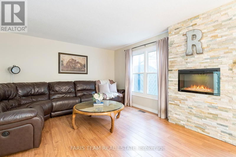 173 Toronto Street  Barrie (Queen's Park), L4N1V6 | Image 7