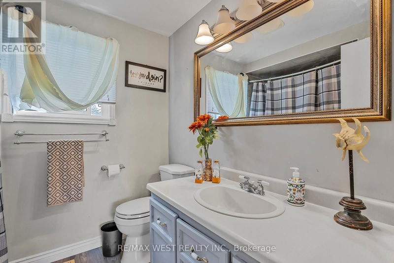 230 Browning Trail  Barrie (Letitia Heights), L4N5J7 | Image 19