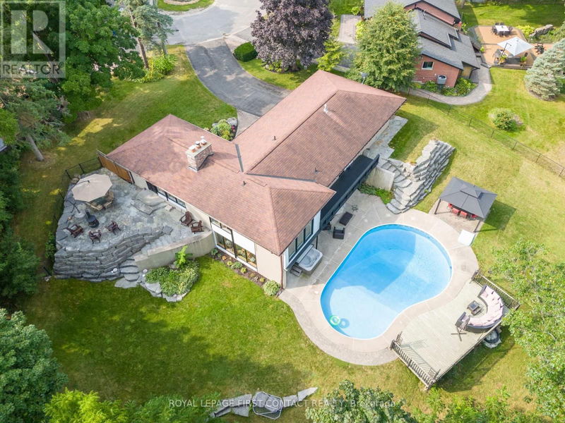 4 Brookdale Drive  Barrie (Sunnidale), L4N1N5 | Image 1