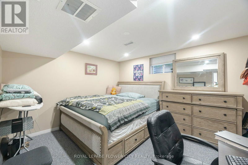 35 Jones Drive  Barrie (Grove East), L4M6H7 | Image 30