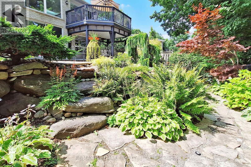 86 Osprey Ridge Road  Barrie (Little Lake), L4M6P3 | Image 14