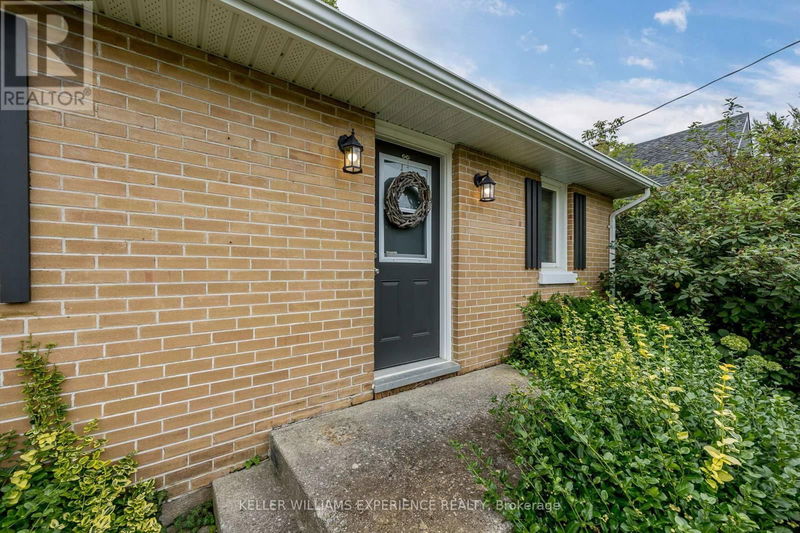 417 Blake Street  Barrie (North Shore), L4M1L1 | Image 2