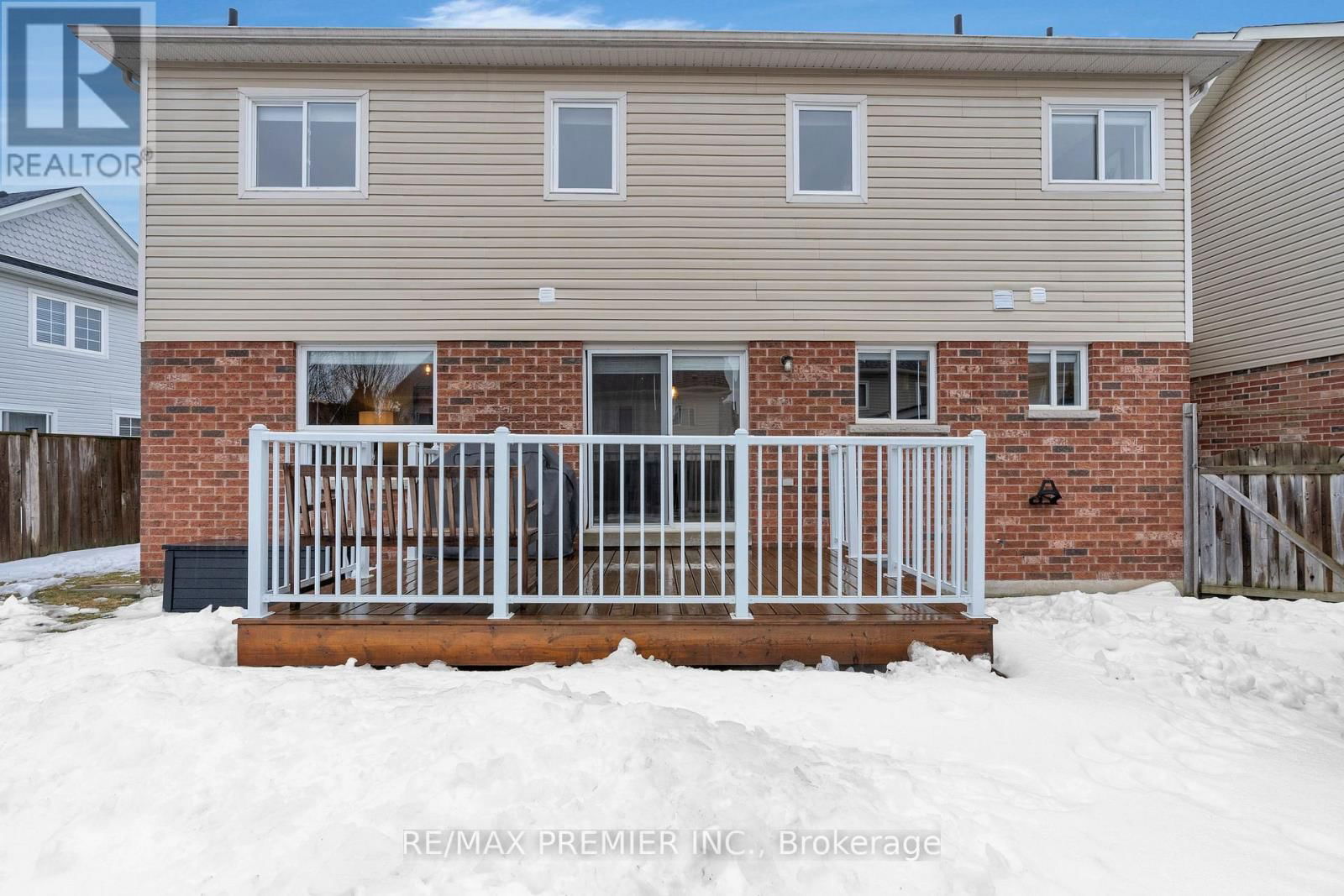 UPPER - 38 MAPLE CROWN TERRACE Image 31