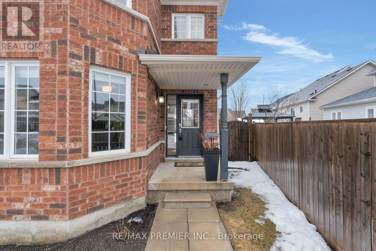 UPPER - 38 MAPLE CROWN TERRACE Image 33