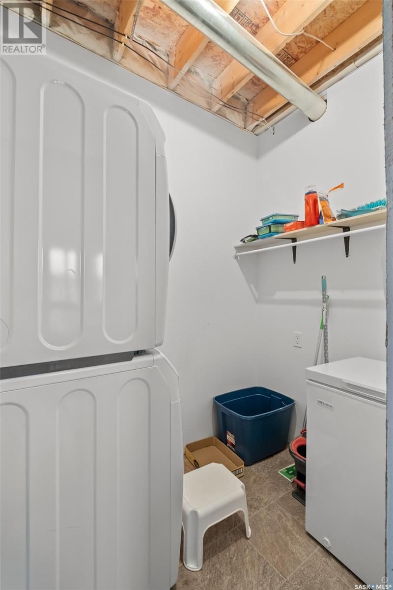 8 BOOTS BAY Image 18