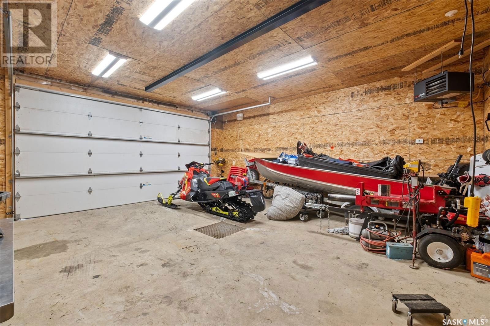 8 BOOTS BAY Image 34