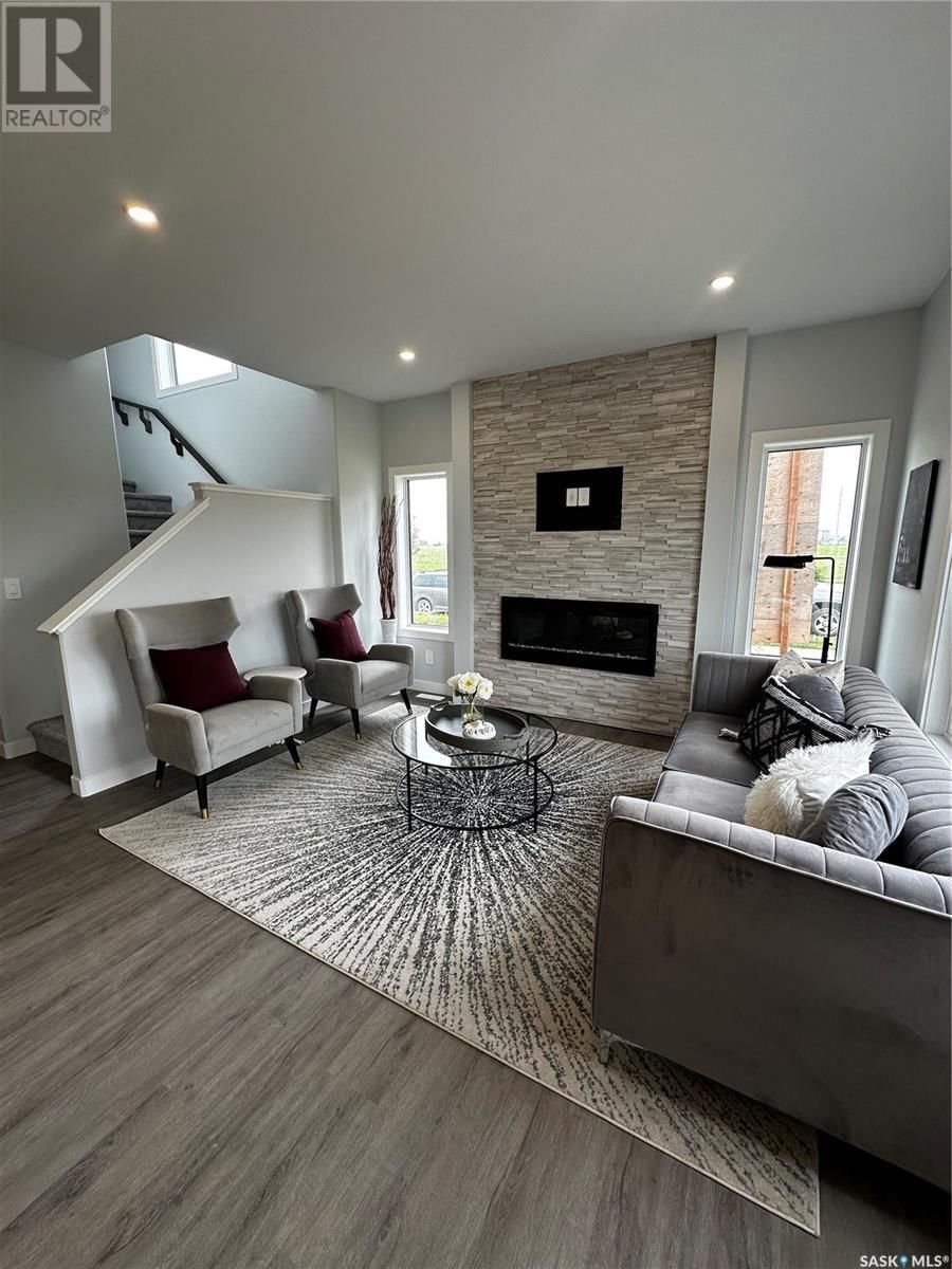 532 MYLES HEIDT MANOR Image 2