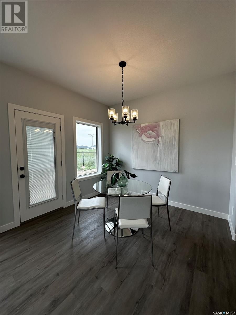 532 MYLES HEIDT MANOR Image 4