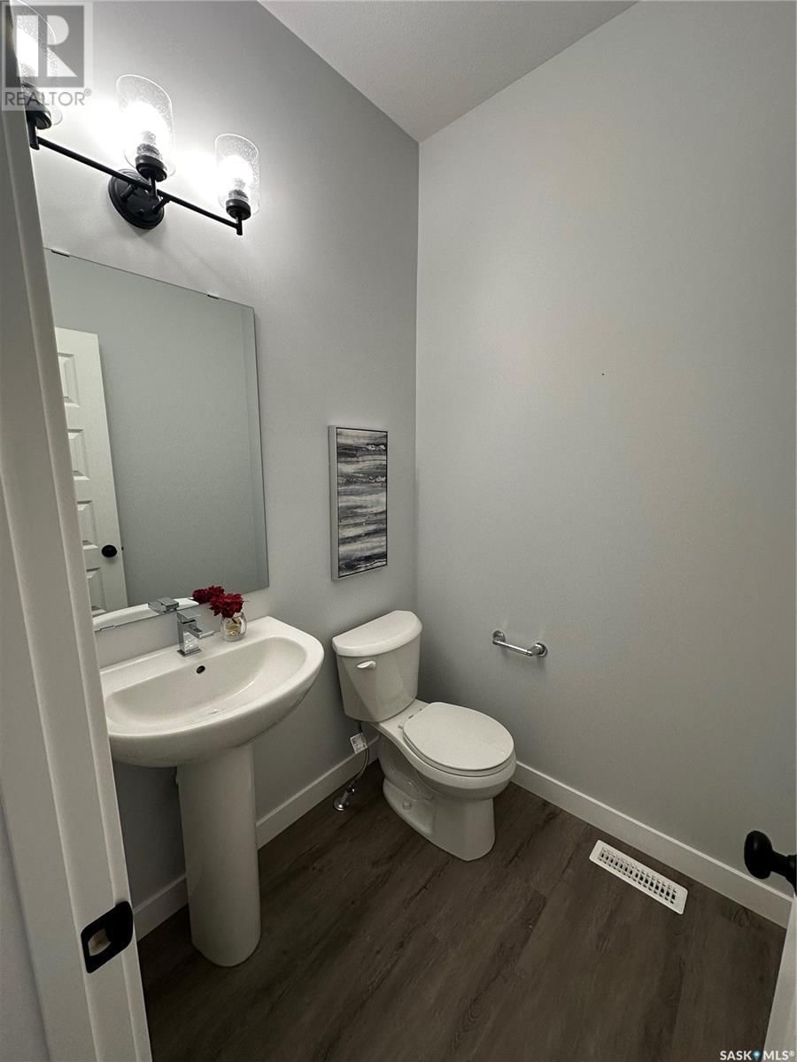 532 MYLES HEIDT MANOR Image 5
