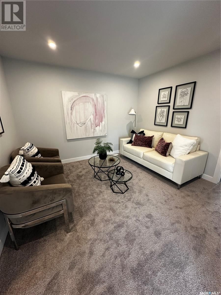 532 MYLES HEIDT MANOR Image 6